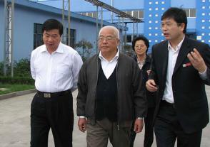 2008年10月日，第十届全国政协常委、曾任安徽省委书记、宁夏回族自治区党委书记黄璜视察乐鱼。