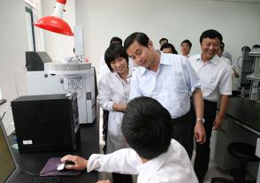2011年7月20日，时任江苏省副省长史和平视察乐鱼。