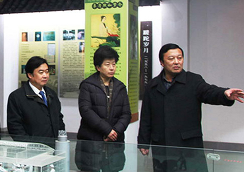 2011年1月16日，时任江苏省委常委、纪委书记弘强视察乐鱼。