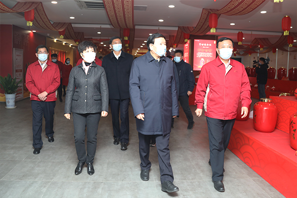 2021年2月3日，时任江苏省委书记、现任第十四届全国人大常委会委员、外事委员会主任委员娄勤俭视察乐鱼酒业。